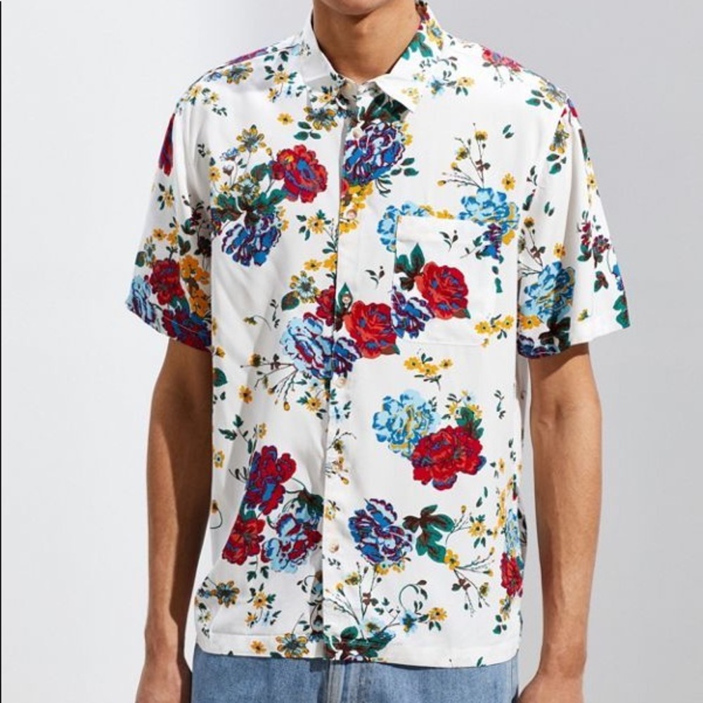Urban Outfitters Mens floral button front shirt. Size S. 100% Rayon. Like new.